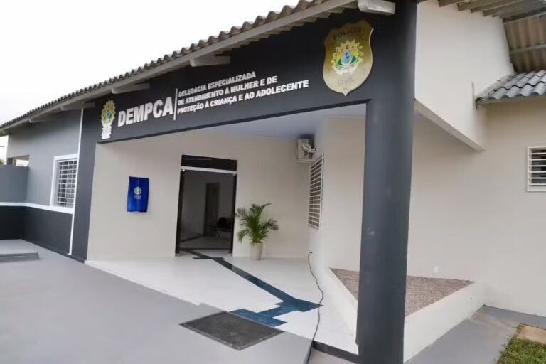 Homem é preso após ser acusado de agredir e tentar enforcar companheira em Cruzeiro do Sul