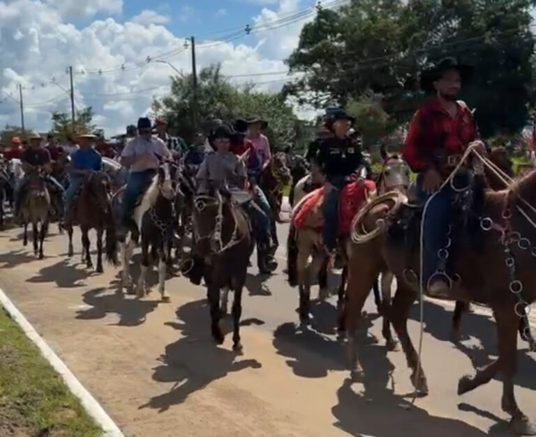 Cavalgada fortalece tradição e reúne participantes de diferentes municípios em Rodrigues Alves