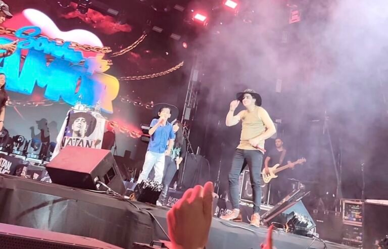Menino de 10 anos emociona público ao cantar com Natanzinho Lima na Expoacre Juruá