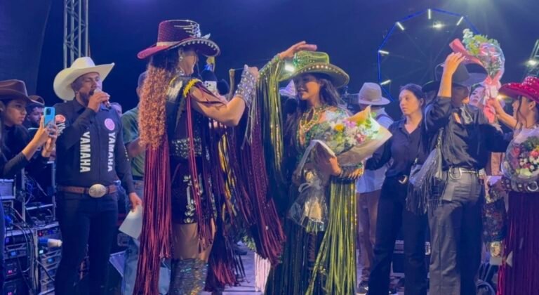 Cleiciane Bezerra é coroada Rainha do Rodeio 2026 e divide destaque com princesa Lis Carvalho