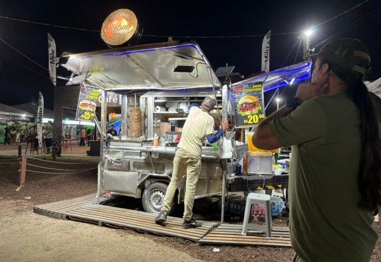 Churrasco grego atrai público e impulsiona vendas de empreendedor na ExpoAcre Juruá