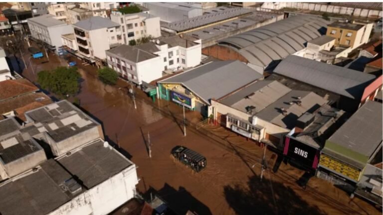 IBGE aponta que 88% das casas atingidas pelas enchentes no RS sofreram danos estruturais