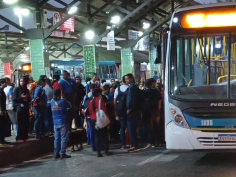 Adolescente de 14 anos é atropelado após correr para pista no Terminal Urbano de Rio Branco