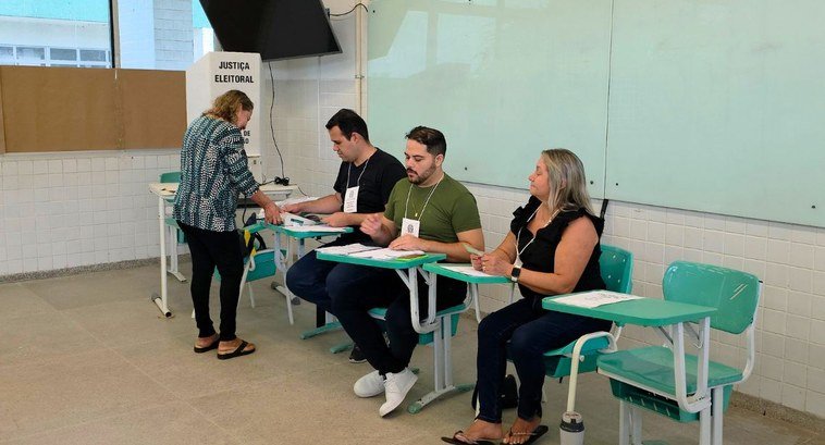 Justiça Eleitoral inicia convocação de mesários para as eleições de outubro; veja como consultar