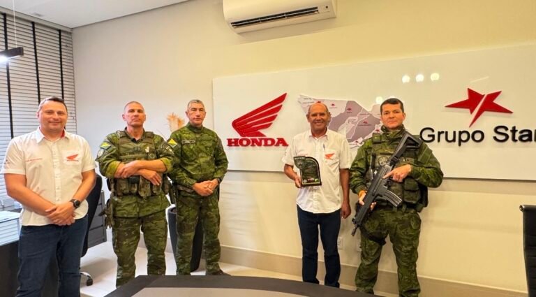 Gefron homenageia Grupo Star e Juruá Motos Center por apoio às operações de fronteira