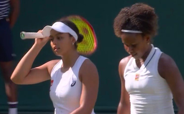 Brasileira Victoria Barros encontra Serena Williams em Wimbledon