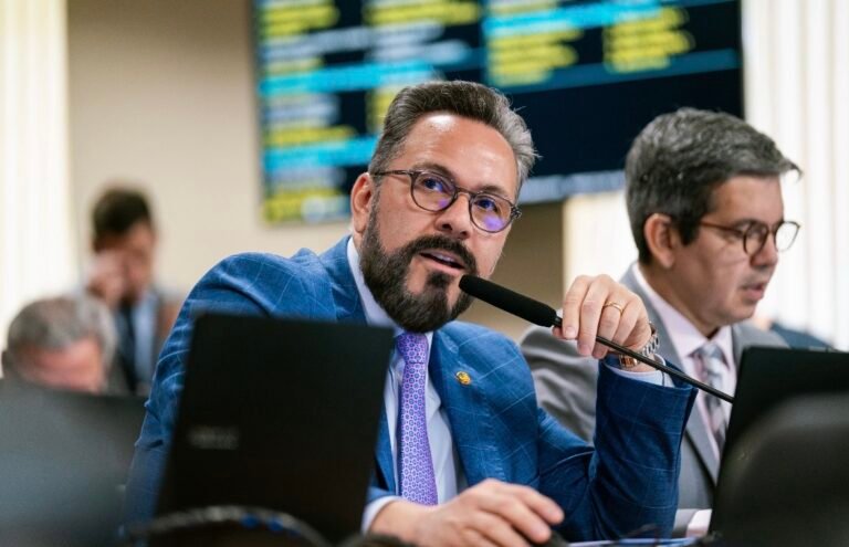 Senado aprova projeto que fortalece atendimento pré-hospitalar dos bombeiros com apoio de Alan Rick