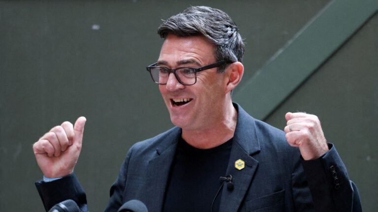Andy Burnham assume liderança do Partido Trabalhista britânico e será novo primeiro-ministro do Reino Unido