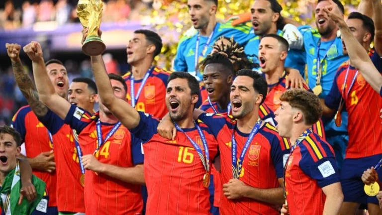 Espanha conquista o bicampeonato em cima da Argentina e volta ao topo do futebol mundial