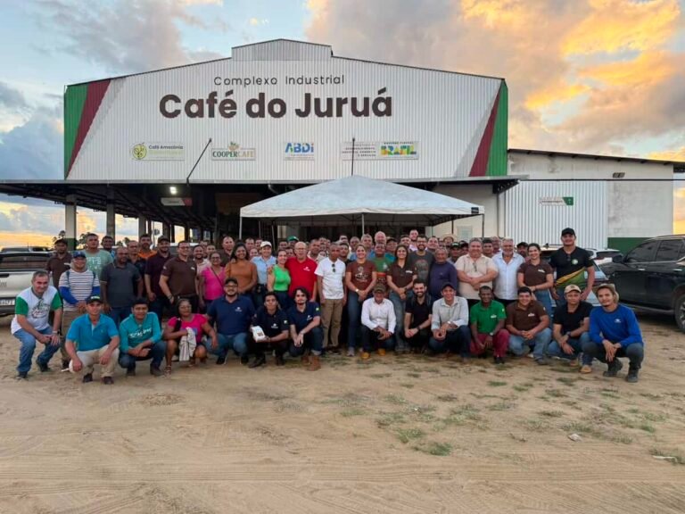 Coopercafé recebe delegações de sete estados da Amazônia em intercâmbio sobre agricultura familiar no Juruá