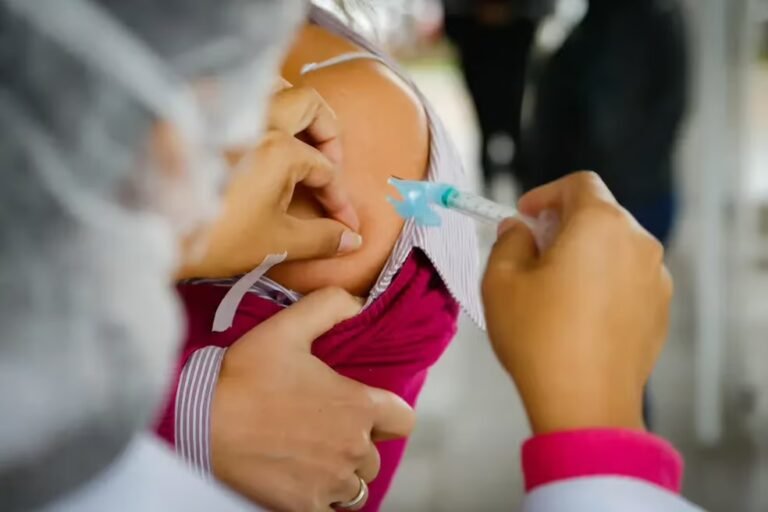 Bujari cria programa de vacinação nas escolas para ampliar cobertura vacinal