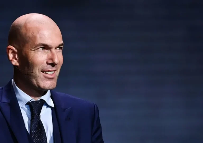 Zinedine Zidane é anunciado como novo técnico da seleção da França