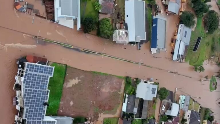 Temporais no Rio Grande do Sul deixam 779 desabrigados e elevam nível do Rio Taquari