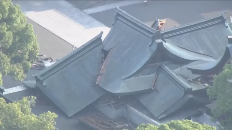 Buscas por sobreviventes continuam após terremoto deixar mortos e destruição no sul do Japão