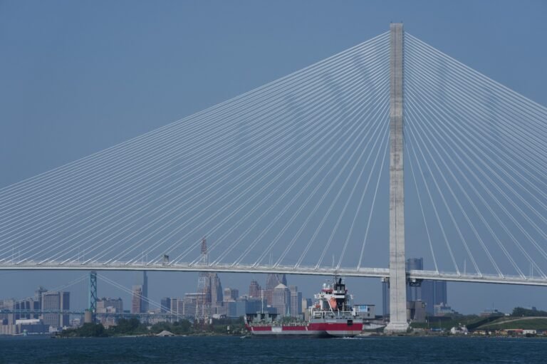 Canadá cancela inauguração de ponte com os EUA após tarifaço de Trump