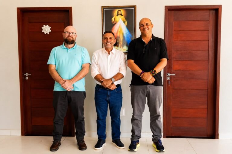 Zezinho Barbary discute avanços da Operação Verão nos ramais do Juruá em reunião com presidente do Deracre