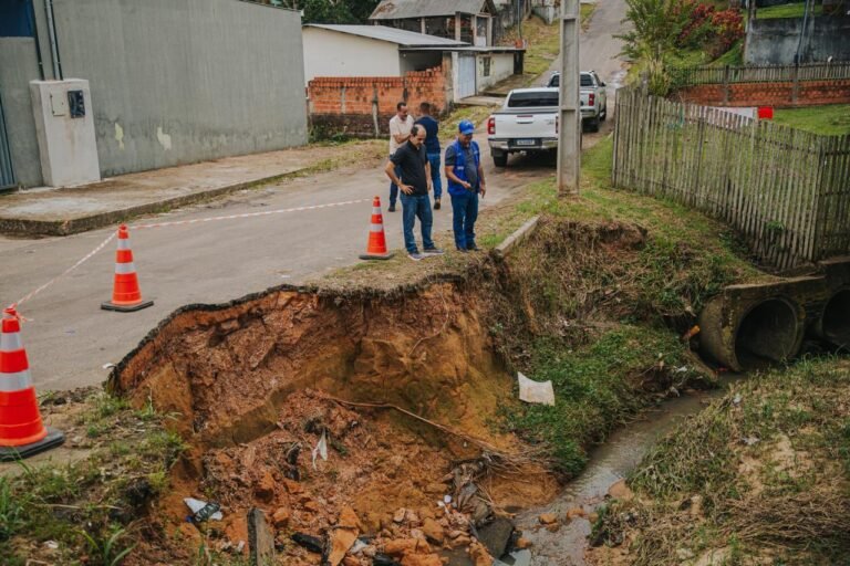Prefeitura de Cruzeiro do Sul executa obra de reconstrução da Avenida Copacabana