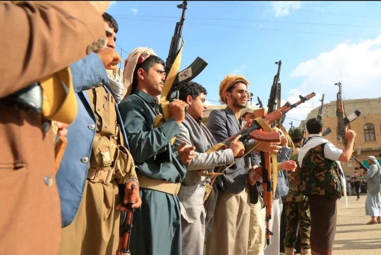 Houthis avaliam cobrar taxas de navios no Mar Vermelho em meio à escalada de tensão regional
