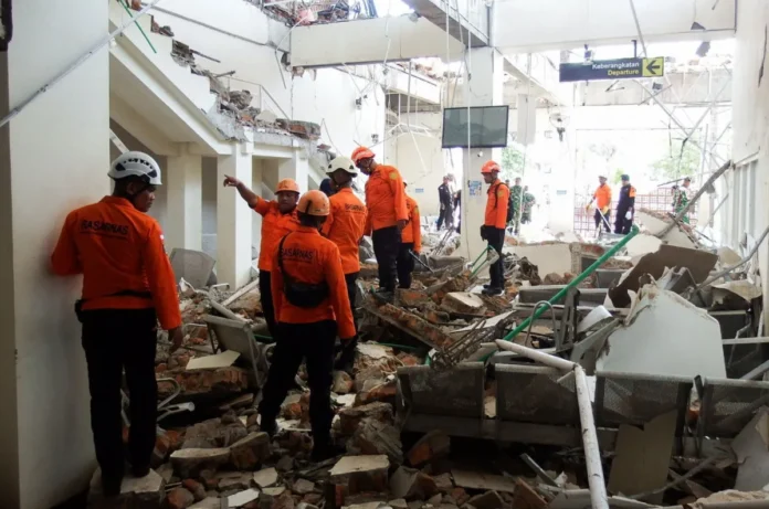 2026-08-15T141143Z_1_LYNXMPEM7E07O_RTROPTP_4_INDONESIA-QUAKE (1)