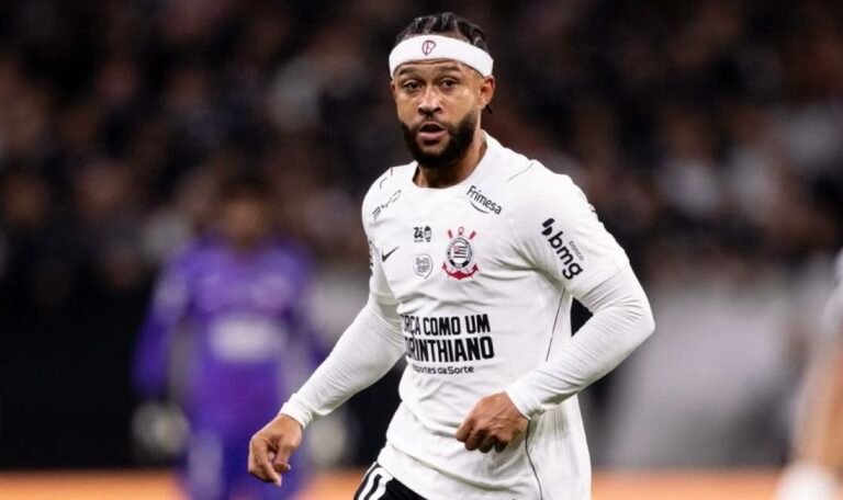 Corinthians decide nesta terça-feira futuro de Memphis Depay e pode ter reforço para a Libertadores