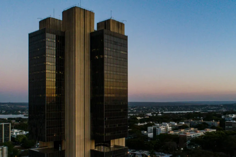 Prévia do PIB recua 0,6% em junho, mas atividade econômica cresce 0,2% no trimestre