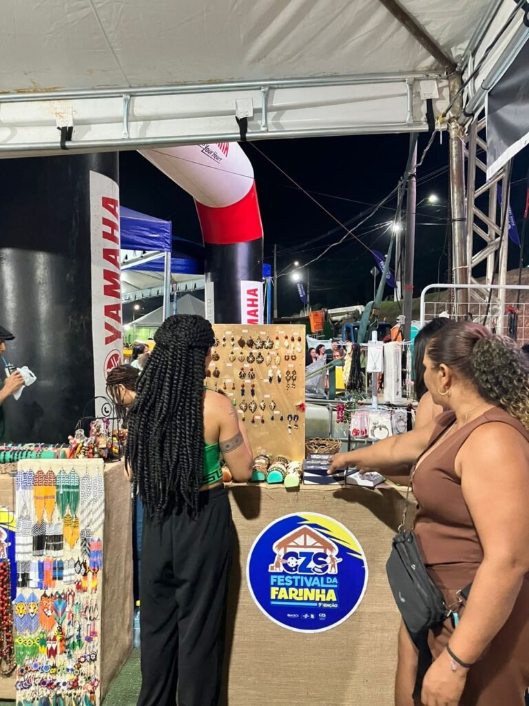 Espaço do artesanato reúne variedade e valoriza a cultura regional no Festival da Farinha