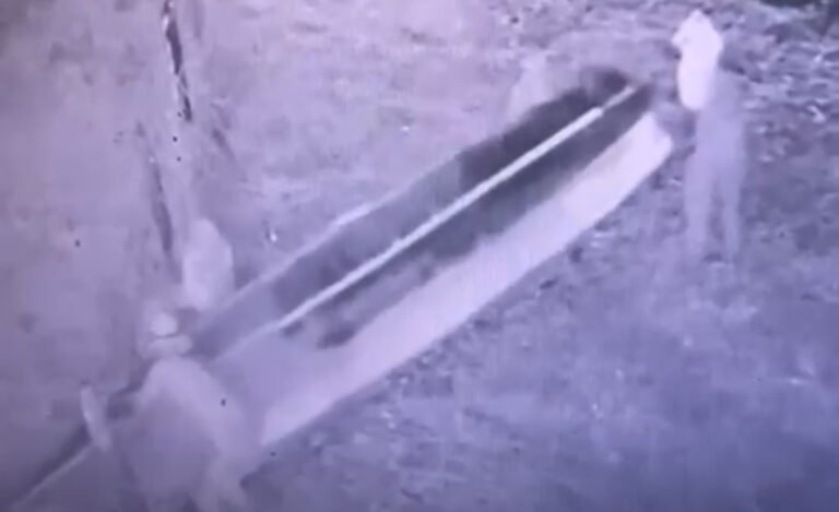 Barco da Prefeitura de Mâncio Lima é furtado durante a madrugada e encontrado escondido em igarapé