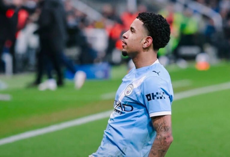 Tottenham encaminha contratação de Savinho em negócio recorde para o Manchester City