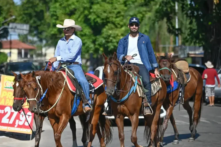 Com 237 animais, cavalgada abre oficialmente a programação da 51ª Expoacre neste sábado