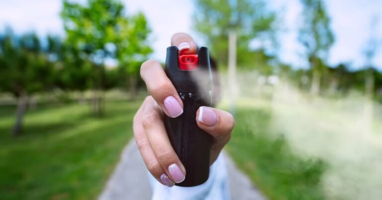 PM do Acre orienta mulheres sobre uso responsável de spray de pimenta para defesa pessoal