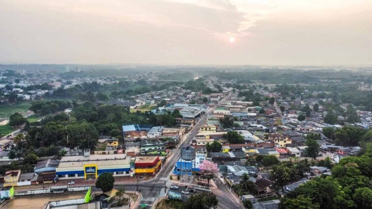 A urbanização do Acre vista do espaço: cidades mais dispersas e concentradas na capital
