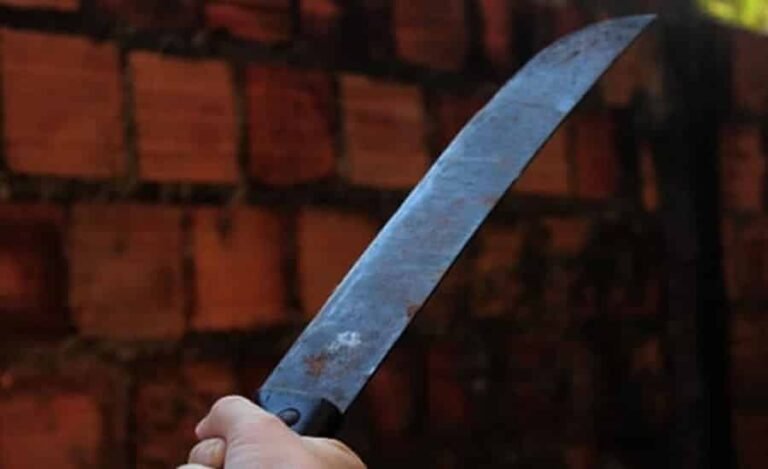 Homem é preso após ameaçar esposa com facão durante discussão em Mâncio Lima