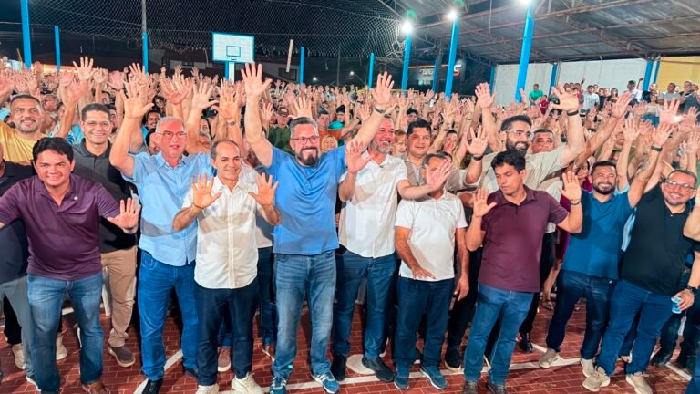Alan Rick apresenta Ricardo Leite como vice em evento político em Cruzeiro do Sul
