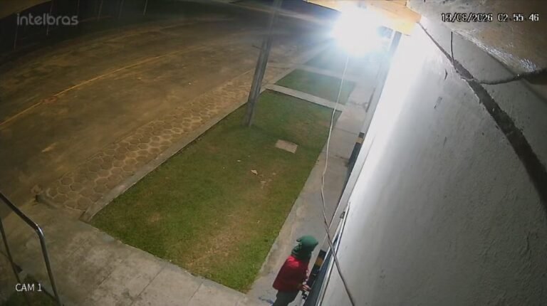 Ladrões encapuzados arrombam almoxarifado de Mâncio Lima e furtam merenda escolar