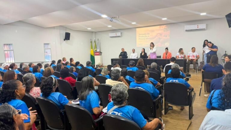 Audiência pública debate transformação do CRI em política pública para idosos em Cruzeiro do Sul