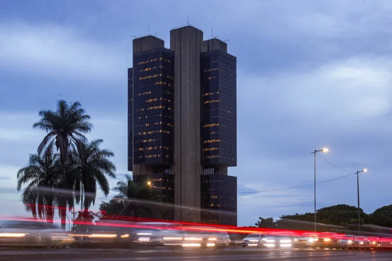 Focus: mercado reduz projeção para o PIB e mantém estimativa de inflação em 5,02%