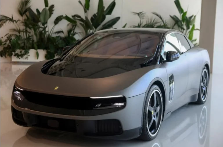 Primeiro carro elétrico da Ferrari é leiloado por R$ 210 milhões e bate recorde mundial