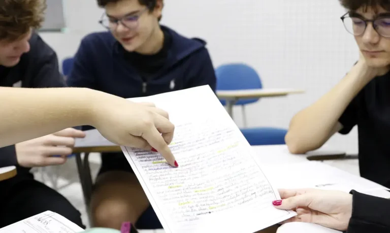 Encceja 2026: Inep divulga cartilha de redação para candidatos do exame