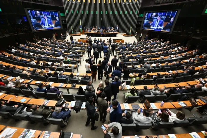 plenario-camara-deputados-2025