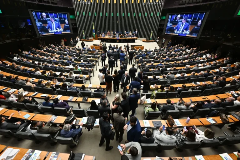 Câmara instala comissão para discutir redução da maioridade penal nesta quarta-feira