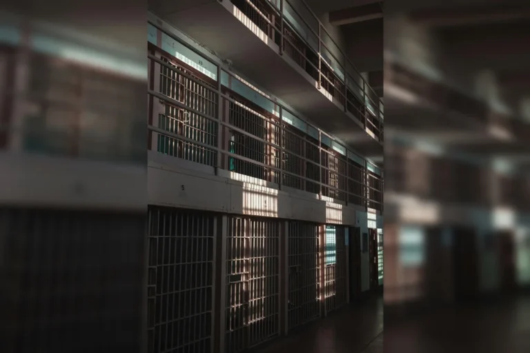 Cinco detentos seguem foragidos após fuga em presídio de Minas Gerais