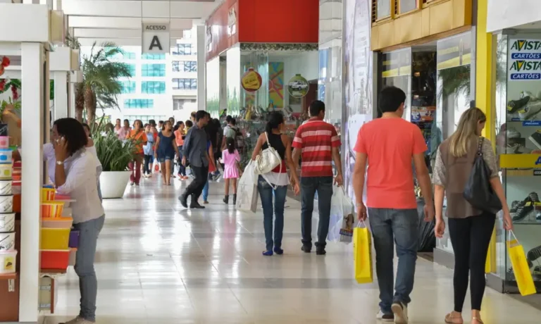 Dia dos Pais deve movimentar R$ 8,5 bilhões no comércio brasileiro, aponta CNC