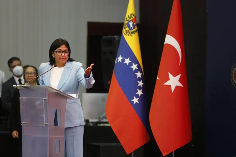 Acordo de petróleo com EUA gera questionamentos sobre legitimidade do governo da Venezuela