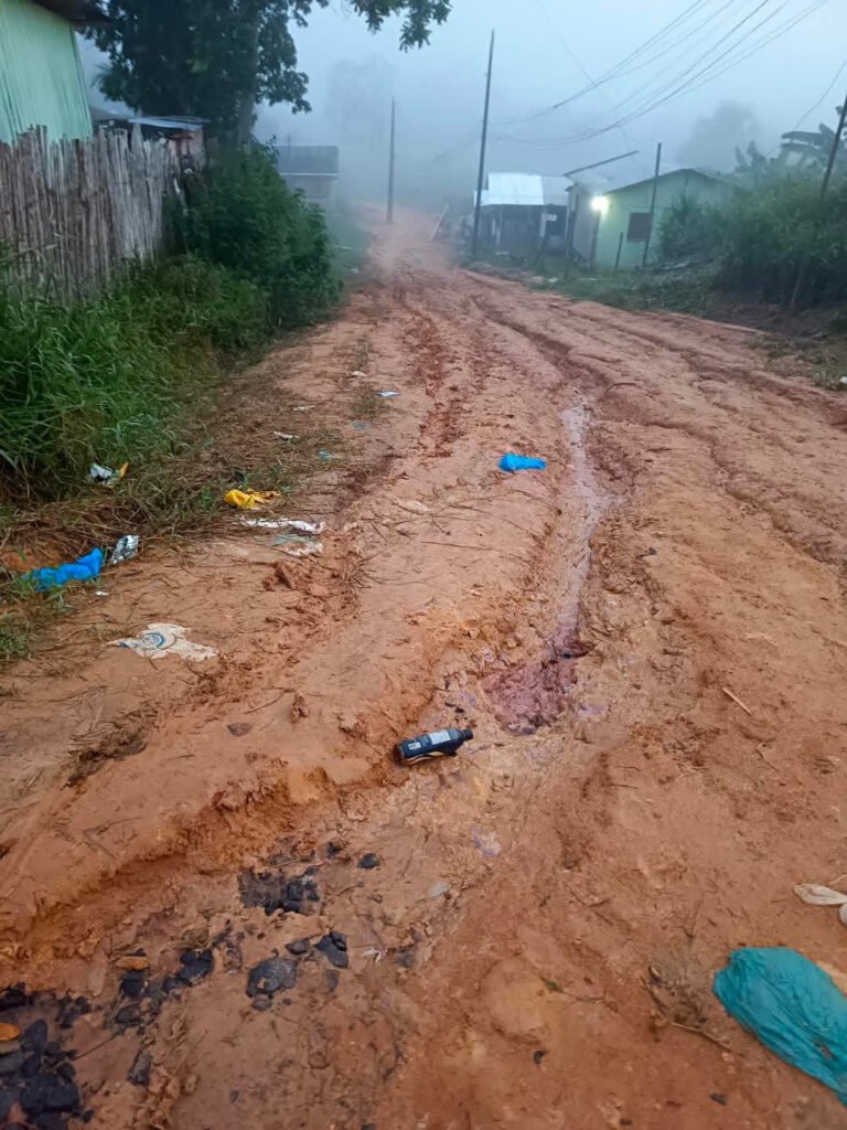 Promessas não saem do papel e moradores cobram solução da Prefeitura para rua no Remanso