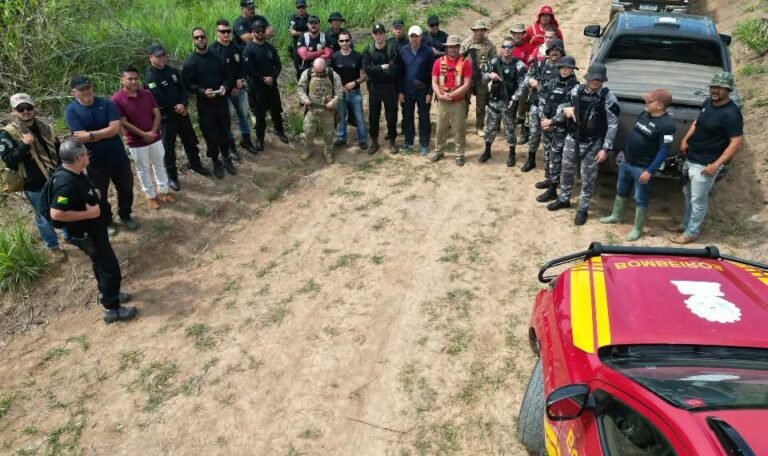 Após mais de 400 km percorridos, bombeiros encerram varredura em área de Manoel Urbano; buscas por bebê continuam