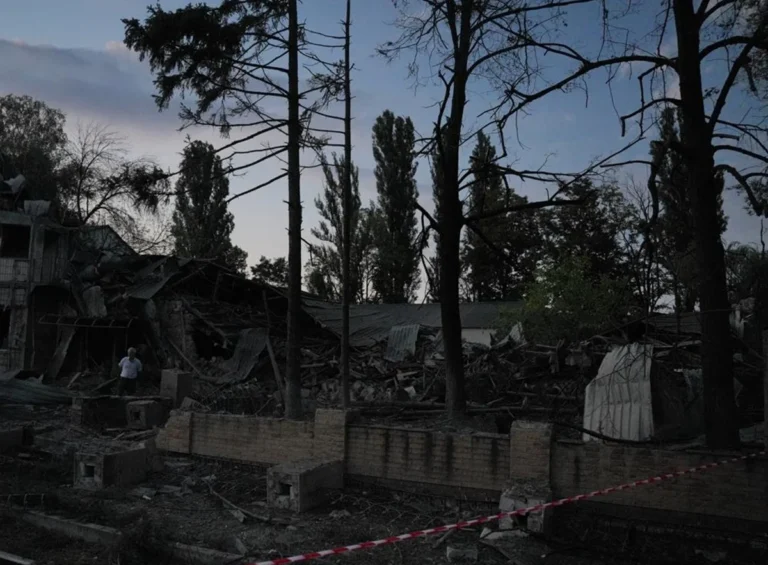 Ataque russo com drones e mísseis deixa 12 mortos na Ucrânia, diz Zelensky