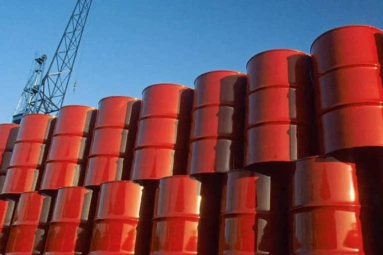 Acordo dá aos EUA direito de comprar petróleo da Venezuela a preço de custo