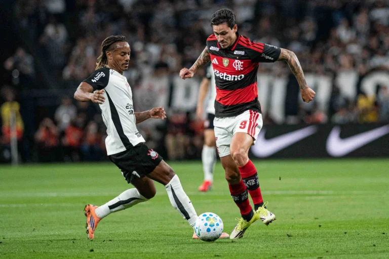 Flamengo e Corinthians estão escalados para duelo pelo Brasileirão no Maracanã