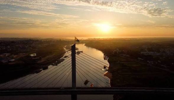 Sol, na ponte da União