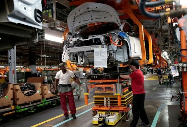 Produção industrial cresce 0,2% em julho após dois meses de queda, aponta IBGE